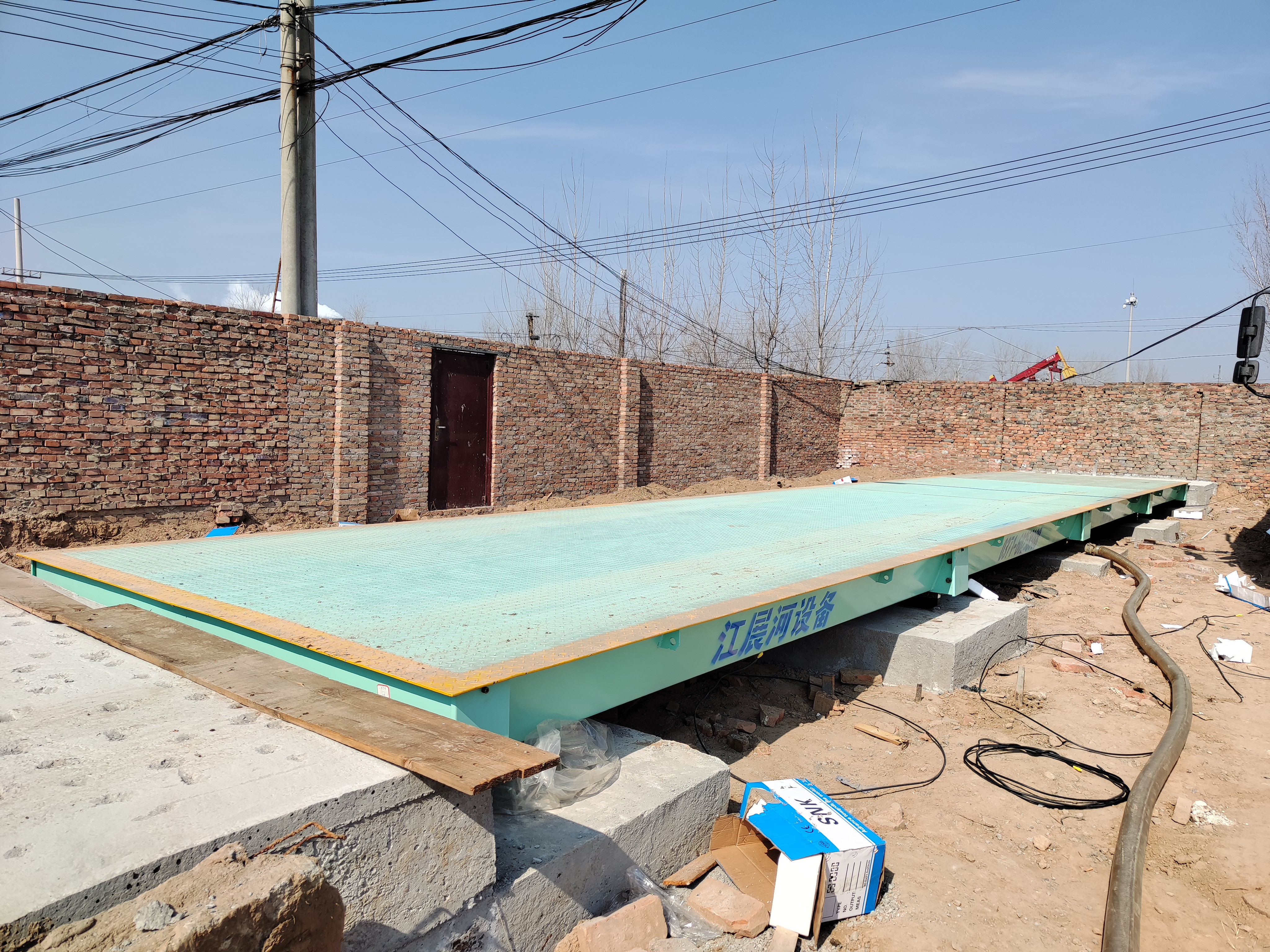 濮陽3/16米100噸電子汽車衡安裝調(diào)試完畢！