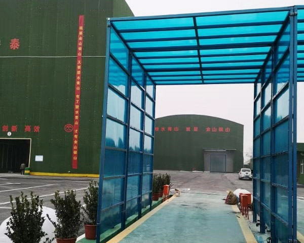 鄭州安泰攪拌站4/6/4.8三臺(tái)封閉洗車機(jī)